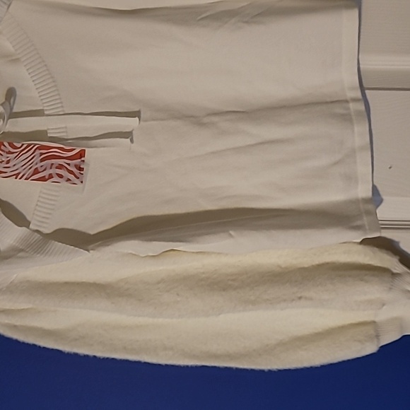 Cute sweater 😍 - Picture 3 of 3